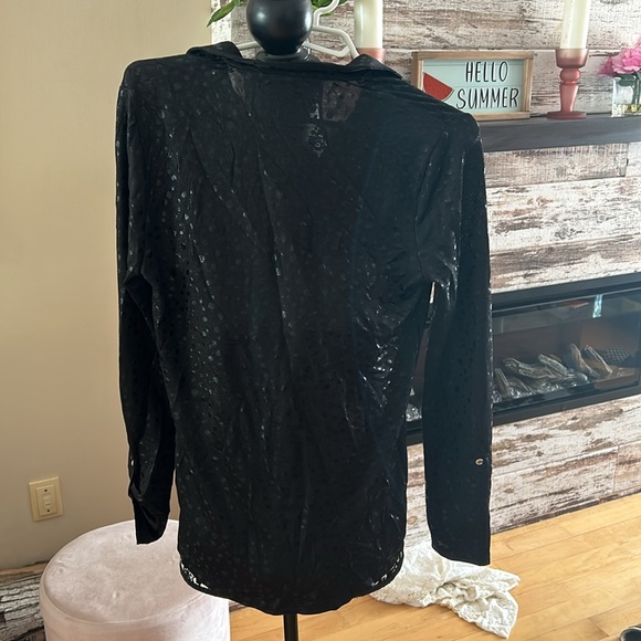 Black buttoned up shirt - Picture 2 of 2